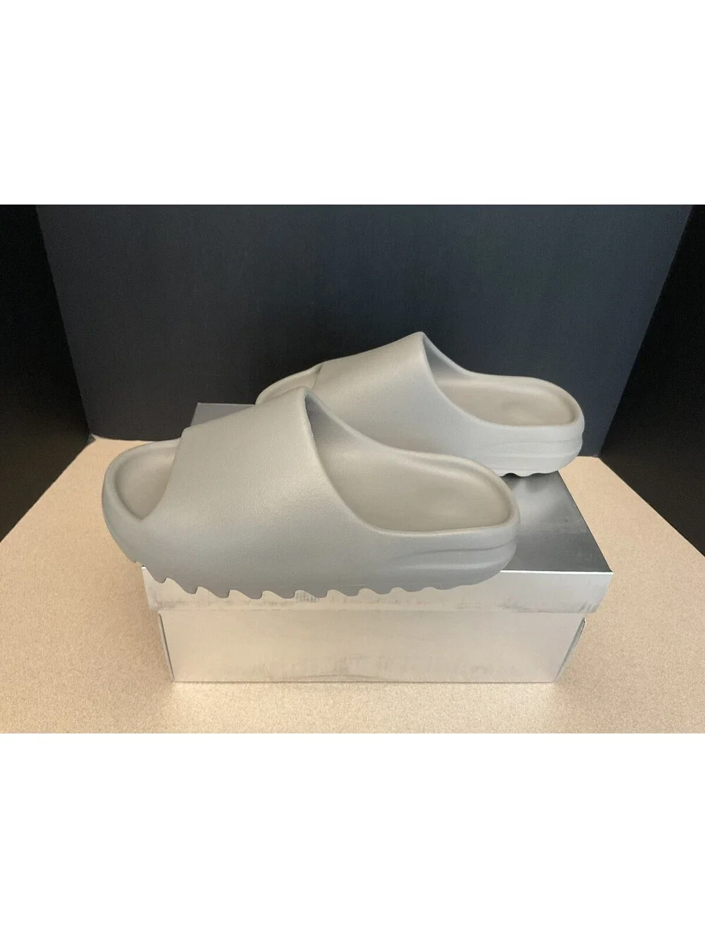 New! Mens YZY YS-01 Grey Comfort Slide Sandals. Size 7. Awesome Sandals!